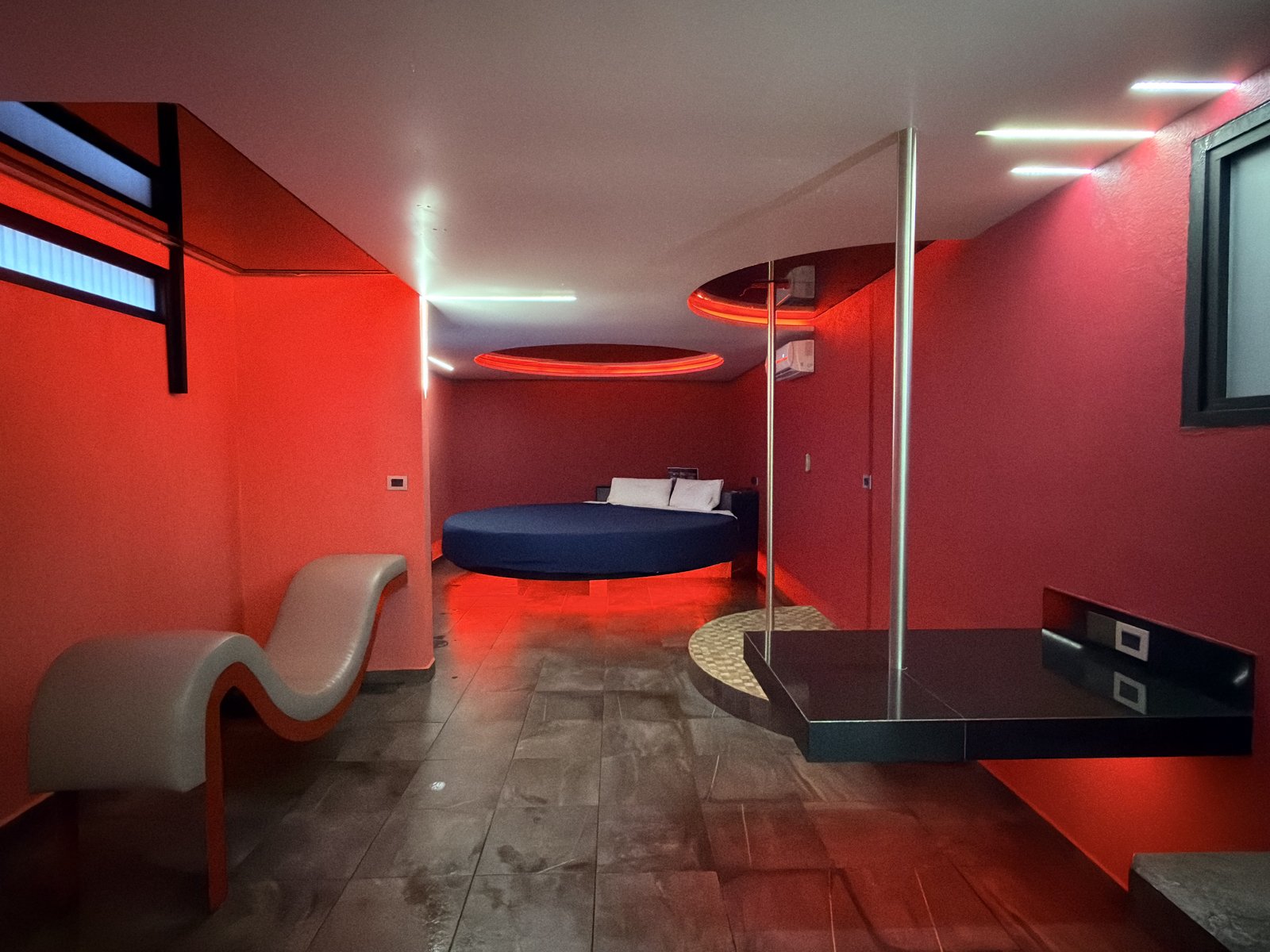 Interior de la habitación con alberca privada, Red Garden Hotel Coyoacán CDMX