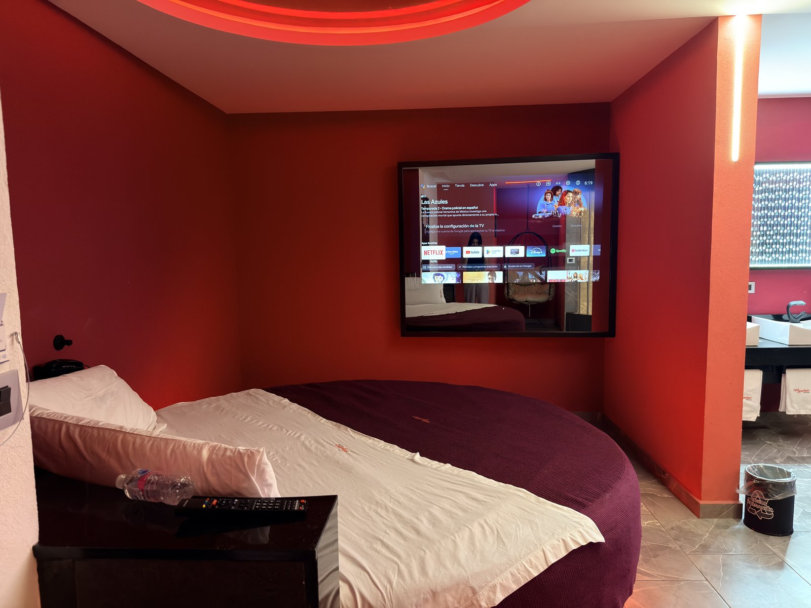 Cama de la habitación con sauna, Red Garden Hotel CDMX